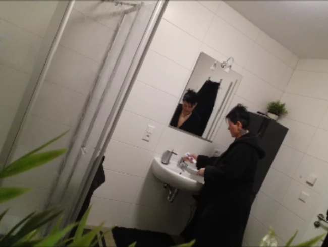 MollySun Porno Video: Im Badezimmer gefilmt worden