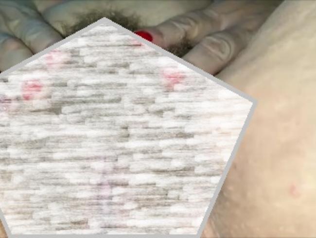 MollySun Porno Video: Kitzlerpumpe und ziemlich nasse Fotze